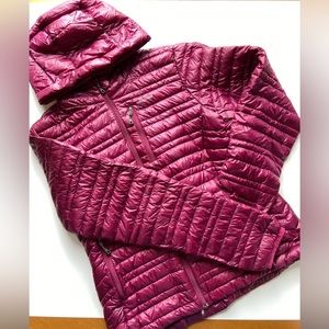 Patagonia Womens Lightweight Down Jacket w/ Hood